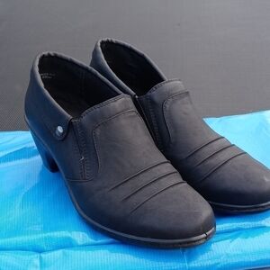 Easy street clogs comfort size 9 Wide